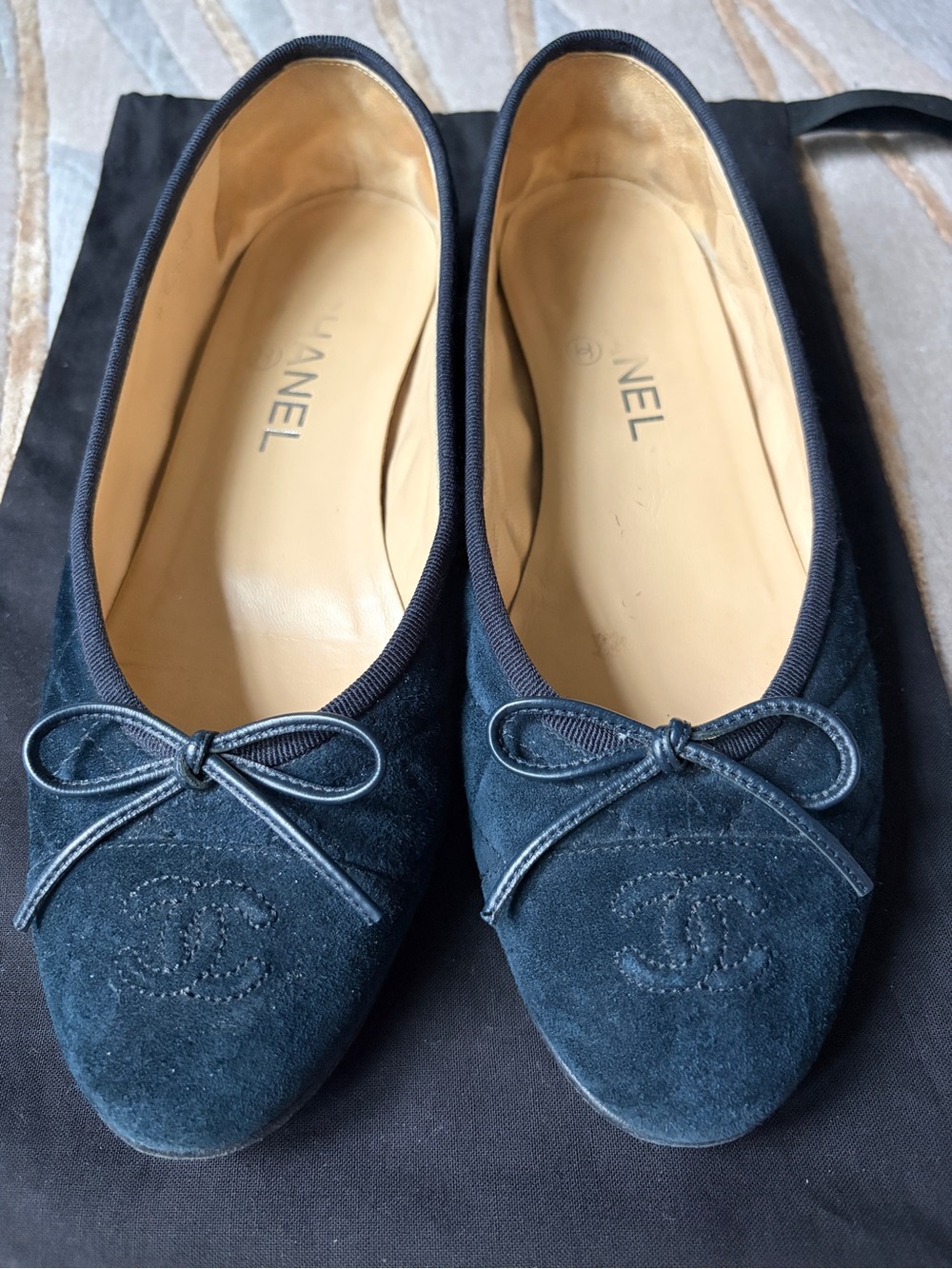 CHANEL Dark Navy Suede Quilted Ballet Flats with Bow - Picture 2 of 7